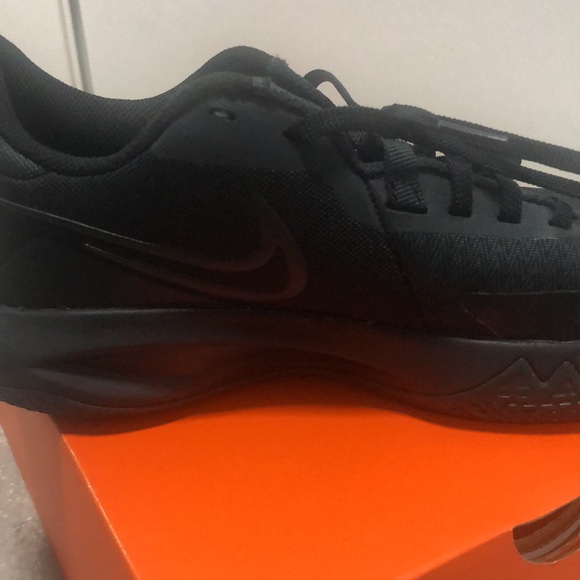 I am selling these shoes because they got small on me and I have only worn once - Picture 9 of 9